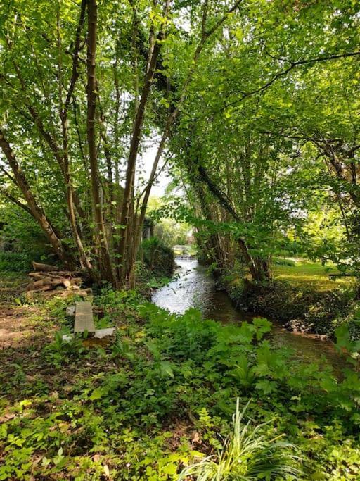 Le Calme A La Source Villa Brechamps Dış mekan fotoğraf