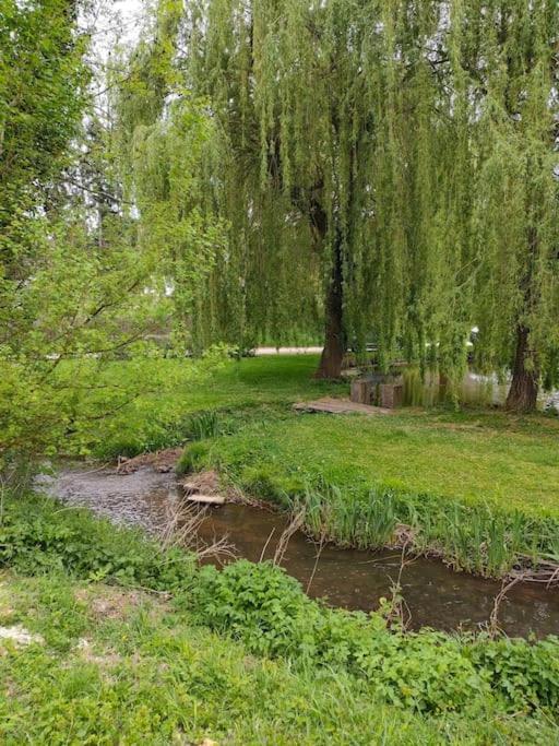 Le Calme A La Source Villa Brechamps Dış mekan fotoğraf