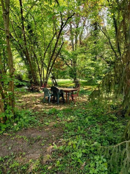 Le Calme A La Source Villa Brechamps Dış mekan fotoğraf